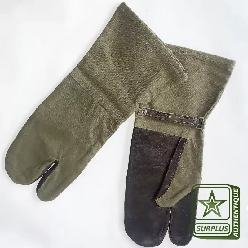 Moufles Armée Française pour troupes motorisées.
Toile verte, cuir noir, avec une lanière et des boutons.