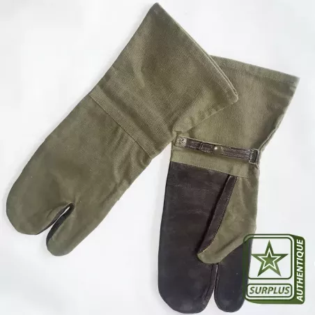 Moufles Armée Française pour troupes motorisées.
Toile verte, cuir noir, avec une lanière et des boutons.