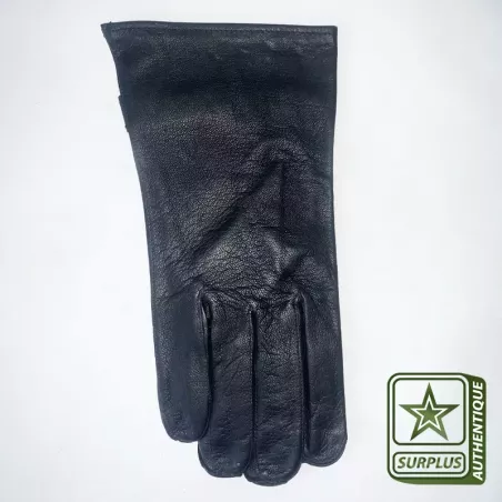 Gants de cuir noir avec un serrage au poignet par bande auto agrippante.