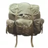 Sac de couleur vert olive, composée d'une toile et de sangles en nylon. 
Avec une claie de portage en métal.
