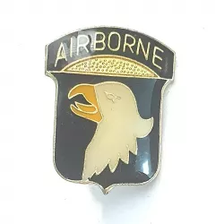 Insigne américain de la 101e division aéroportée, surnommé "Screaming Eagles" le logo de cette division est un aigle.