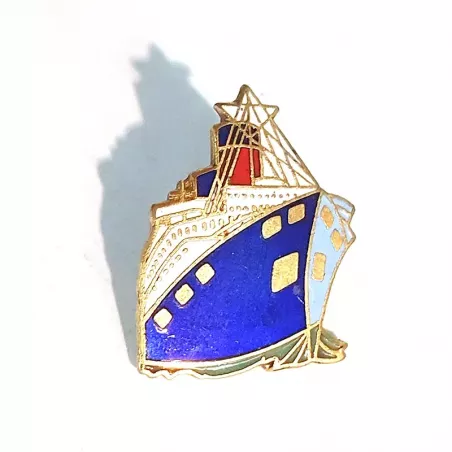 Pin's représentant un paquebot de couleur bleu, blanc et rouge, avec bordures dorées.
