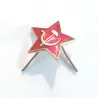 Petite étoile en métal avec attache pliable, en rouge et or, avec les symboles de l'URSS (faucille et marteau).