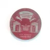 Insigne en métal, de forme ronde, avec une face rouge et blanche et un dos en or. 
Dessin de l'Institut Smolny "Смольный".