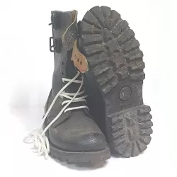 Rangers chaussures militaires en cuir noir et brun, de la marque "Iturri", avec lacets blanc et de taille 39.