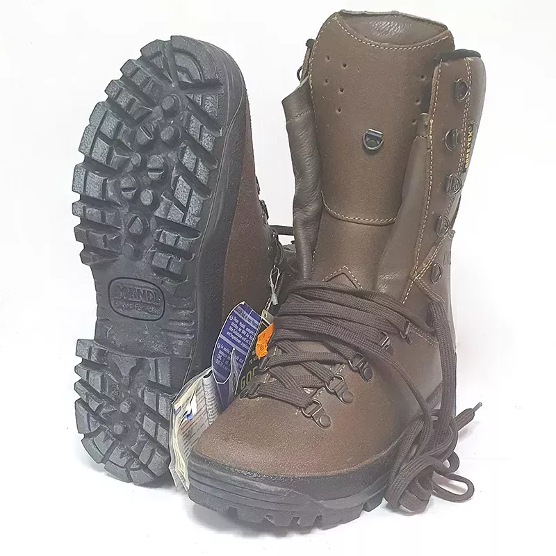Chaussures hautes de arque "Meindl", couleur brun et noir, avec technologie Goretex, de taille 38.