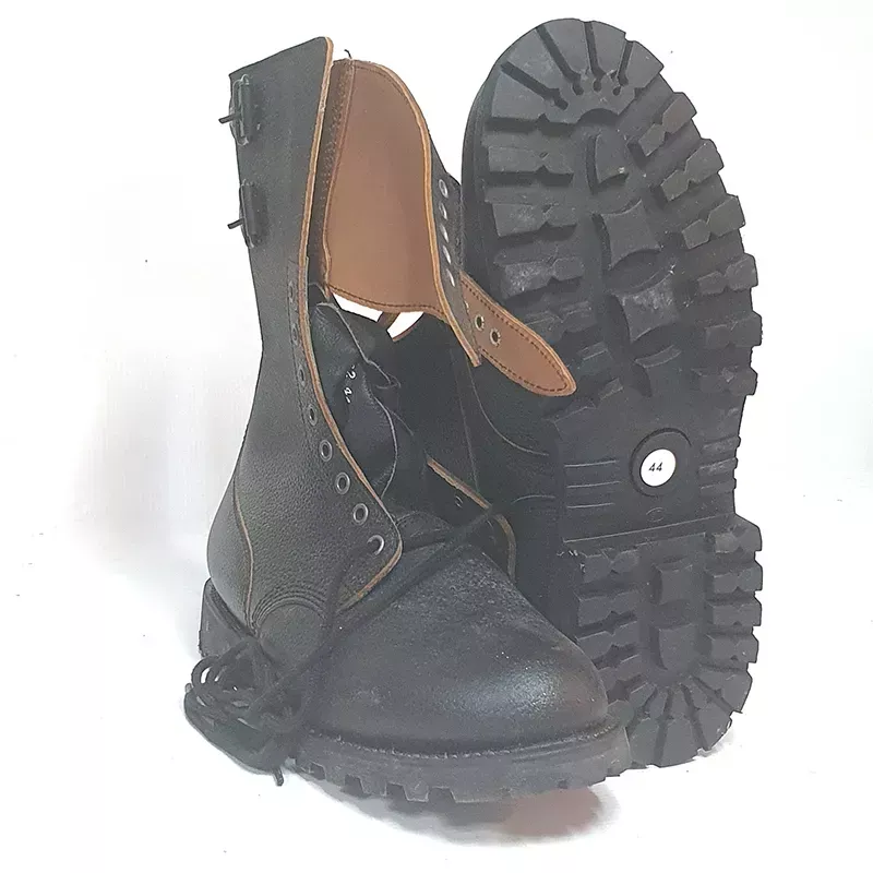 Rangers en cuir Marbot Neuvic, en noir et brun avec lacets noirs, fermetures métalliques, chaussures taille : 44.