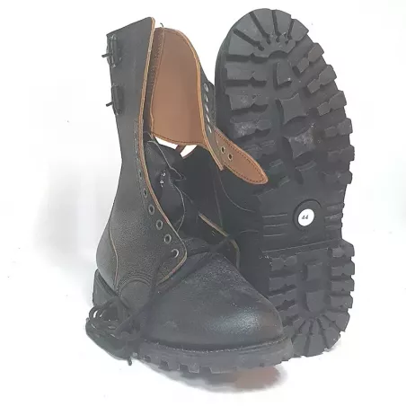 Rangers en cuir Marbot Neuvic, en noir et brun avec lacets noirs, fermetures métalliques, chaussures taille : 44.