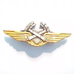 Brevet d'Observation de l'ALAT, formé d'un écu, de 2 cannons croisés, une couronne de chêne et d'ailes