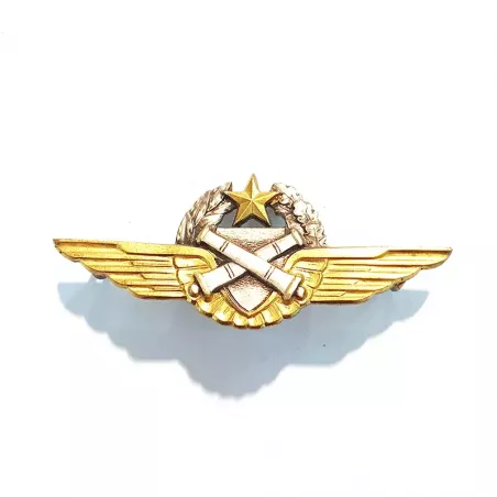 Brevet d'Observation de l'ALAT, formé d'un écu, d'une étoile, de 2 cannons croisés, une couronne de chêne et d'ailes